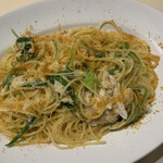 ラ・ベットラ・ダ・オチアイ - ズワイガニと九条葱のカラスミスパゲッティ大盛り