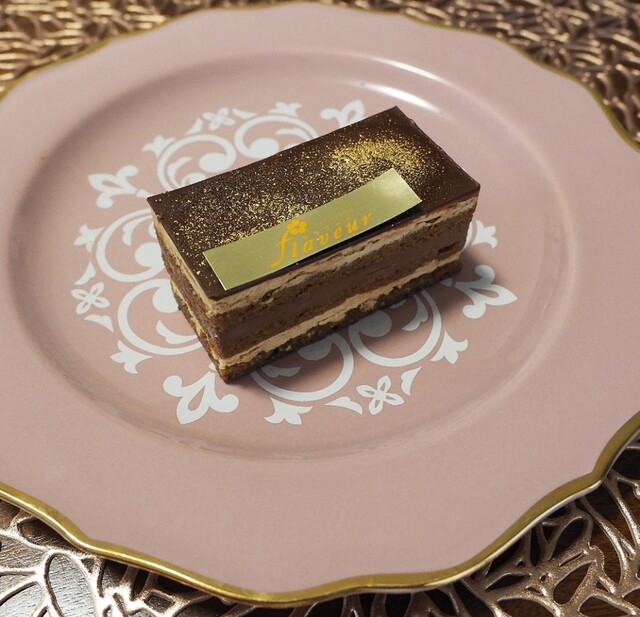 新作のオペラは大人の味 By Yama Log パティスリー フラブール Patisserie Flaveur 草津 ケーキ 食べログ