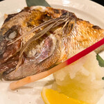 とくり - 鯛の兜焼き ¥480  ボリュームも味もコスパ最高です。他も全般、鮮度も高く安く魚が食べれました。
