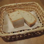 IL GATTINO - 自家製古代パン