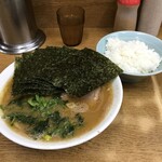 ラーメン 虎ノ穴 - ラーメン 並+半ライス+のり増し