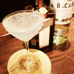 THE HIGHBALL BAR - おまけXYZ　XYZの酒言葉は、
『もう後がない、これで終わり』
『永遠にあなたのもの』どちらでも解釈できるので、『別れの一杯』『プロポーズや告白』の際の
乾杯のカクテルなのだ、、、意味深。。。