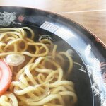 Ajihei - スープは醤油系の和風ダシといった感じの味。
                      レンゲが付いてこなかったので近接ショット。