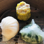 Hei Fung Terrace - 海老蒸し餃子　干し貝柱と椎茸の広東焼売　春菊と小松菜の蟹蒸し餃子