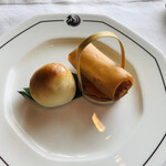 ヘイフンテラス - 牛肉と根セロリの饅頭　蟹と大根の春巻き