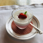 ヘイフンテラス - 苺のタピオカミルク　ココナッツムース