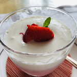 ヘイフンテラス - 苺のタピオカミルク　ココナッツムース