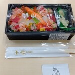 関山 - 春の海鮮ちらし 1,000円 ♪