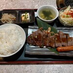 焼肉 龍 - ランプステーキ定食700円