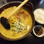 なべらーめん たぬき亭 - 牛乳みそカレー　830円（税別）＋小ライス