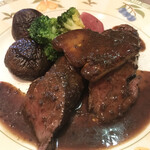 フリコトー - エゾ鹿フィレ肉とフォアグラのソテー