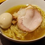 麺 みつヰ - 塩、中太手もみ麺＋味玉100円