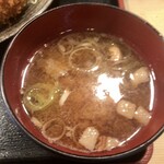 嬉嬉豚 とんかつ 「君に、揚げる。」(極) - 定食の味噌汁