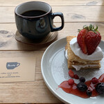8cafe - デザートセット(+300円)の"苺とベリーのミルフィーユ"と"コーヒー"
