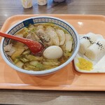 Doutombori kamukura - 小チャーシュー煮玉子ラーメン980円
                        　　　おにぎりセット120円