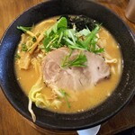 らーめん 砂小屋 - みそらーめん（平麺）　750円