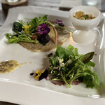 Aso うぶやま キュッフェ - 自家製そば粉のガレットと野菜色々、猪ボイルハム