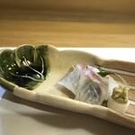 ひろ作 - ＊鯛は軽めの昆布〆、大徳寺納豆は調味料の位置づけで淡泊な鯛と合いますね。