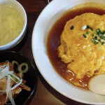 玄武 - 料理写真:黄龍セット(天津飯 三色日替わり、スープ、唐揚げ油淋ソース)¥890円