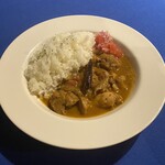 Bourgié - 南インドの塩チキンカレー 1,000円＋税
                      このカレー、一般的なチキンカレーにくらべればスパイスの量や種類が少ないのですが、スパイスの種類を逆に絞る事でひとつひとつのスパイスの風味がくっきりと際立ち、
                      極めて個性的なスパイス料理として成り立っています。スパイスをたくさん使えばスパイシーになるわけでもない、
                      スパイス料理の奥深さを感じて下さい。癖になる事、間違いなしです。