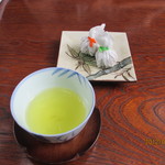 藤清 - 栃餅とお茶