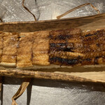 檜垣 - 穴子寿司　2400円
      焼き穴子と煮穴子の　ハーフハーフ