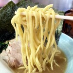 横濱ラーメン あさが家 - 酒井の中太麺はモッチリ。