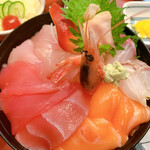 五郎鮨 - さしみ丼。真上から