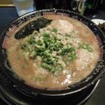 【再訪】ラーメン(半熟味玉付)カタコテネギオ