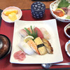 漁火大名 - お寿司御膳（刺身）。お刺身ではなく天ぷらバージョンもあります。お寿司にお刺身とお味噌汁や茶碗蒸しまで付いててお腹いっぱいになります。