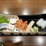 割烹 だいだい - 左から〆鯖・赤貝・平貝・障泥烏賊