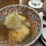 割烹 だいだい - あいなめの揚げ出しには七味をかけて。紀土と