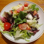 ウィウィ - 鎌倉野菜のサラダ＋自宅トマト