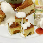 アフタヌーンティー・ティールーム - パンプキンチーズケーキ@定番。かぼちゃ果肉入りのパンプキンベイクドチーズケーキ。ほろほろ