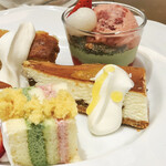 アフタヌーンティー・ティールーム - アールグレイとオレンジのチーズケーキ@しっとりとしたグラハムの土台。チーズと紅茶生地のマーブル。紅茶の渋みとオレンジの香りを感じる甘さ控えめチーズケーキ