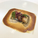 ポンドールイノ - ナメタカレイの蒸し焼き。ナメタカレイのたまごもついてます。ふわふわと、とろーりの食感の違いがあるナメタカレイ。