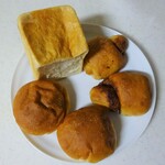 かいじゅう屋 - まるぱん、シナモンロール、角食パン