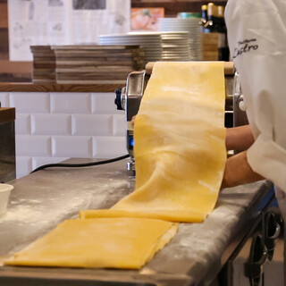 本場さながらの手打ちパスタの”食感”、香り。