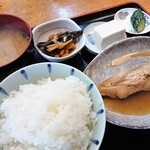 生魚 - 煮魚定食（カレイ）