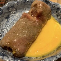 にく稲 - 大判サーロインの焼きスキふわとろ玉子を添えて