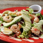 ・California salad with shrimp and avocado