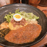 SPICY CURRY 魯珈 - ろかプレート1,050円
                                ろかチキンカレー
                                ぷちカレー300円
                                限定カレー　麻婆茄子カレー