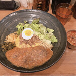 SPICY CURRY 魯珈 - ろかプレート1,050円
                                ろかチキンカレー
                                ぷちカレー300円
                                限定カレー　麻婆茄子カレー