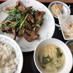 中華料理 豊楽園 - ニラレバ定食