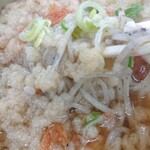 第三モッキリセンター - 汁を吸い込んだ天ぷらはフワフワとなり汁上を埋め尽くす◎かき分けて細胡麻蕎麦をリフトする。