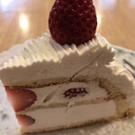 不二家 - イタリアンショートケーキ６３８円。かなりモッタリした生クリームは甘くて濃厚で、苺がないと辛いですね。。。相性は良く、これはこれで美味しかったです(^｡^)