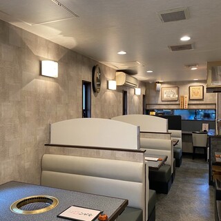 ゆったりとくつろげるソファー席が魅力。