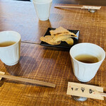 そば草香 - そば茶とそばせんべい
      両方私は大好き