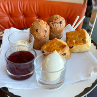 ザ タヴァン グリル＆ラウンジ - 