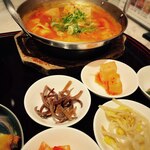 韓国食堂 ケジョン82 - ナムルもいっぱい。